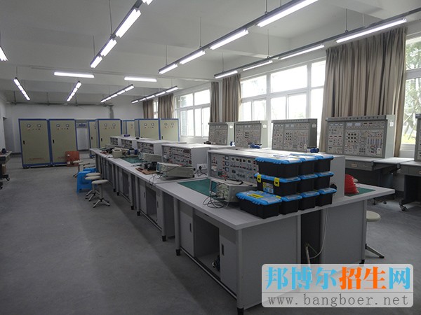 重慶市城市建設(shè)技工學(xué)校招生辦聯(lián)系電話