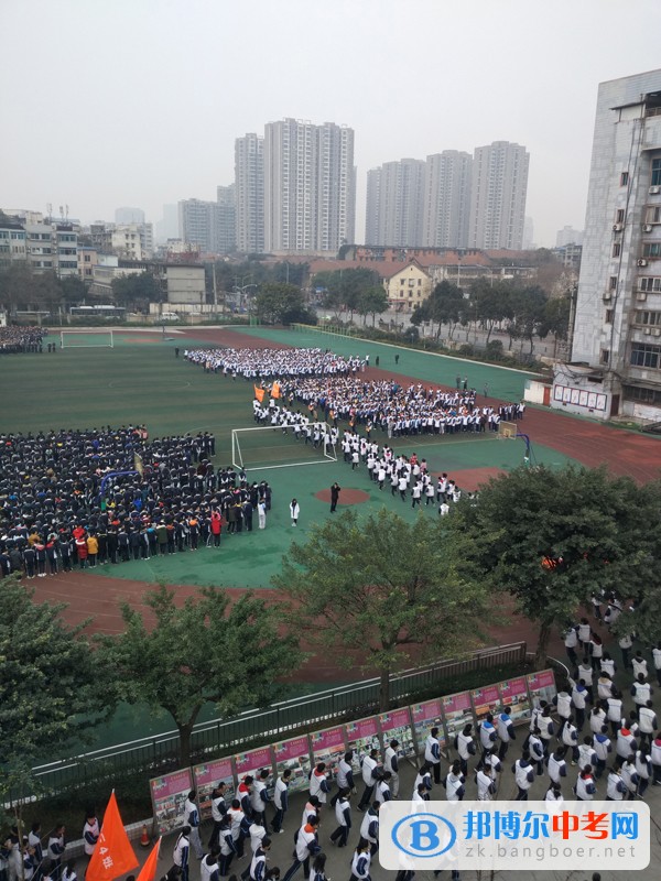 鐵骨錚錚無懼百日跋涉，斗志拳拳必得金榜題中