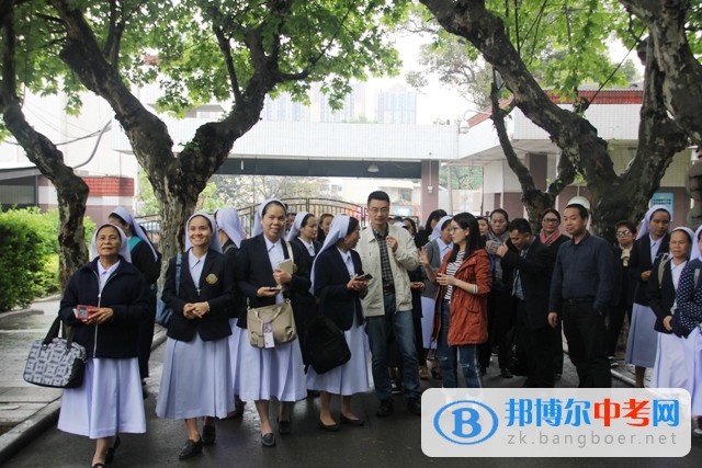 泰國(guó)烏汶府教育訪問(wèn)團(tuán)來(lái)四川師大附中高中部訪問(wèn)