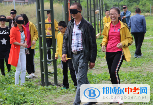 雙流縣藝術(shù)體育實(shí)驗(yàn)中學(xué)分部2019屆“學(xué)生親子活動(dòng)暨素質(zhì)拓展活動(dòng)”