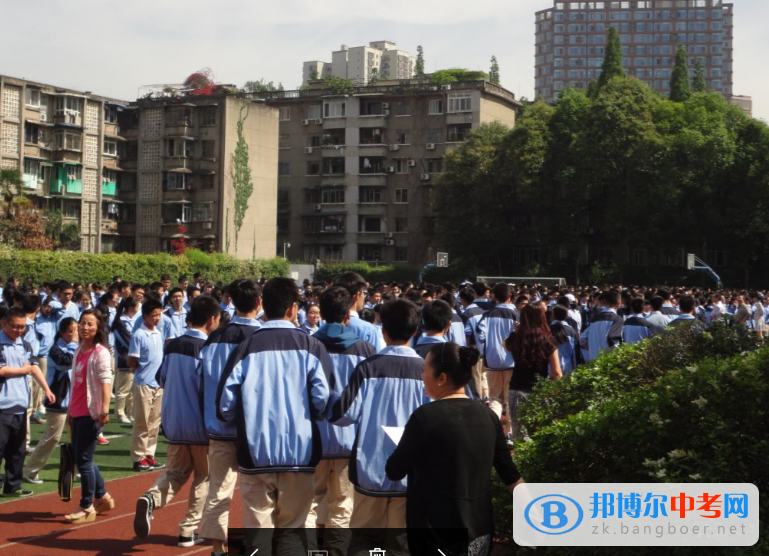 成都西北中學(xué)舉行“5.12地震應(yīng)急疏散演練”