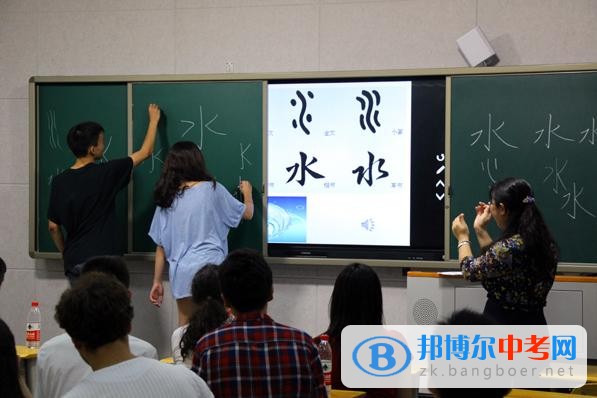 哈薩克斯坦師生代表團(tuán)到成都樹德光華中學(xué)交流