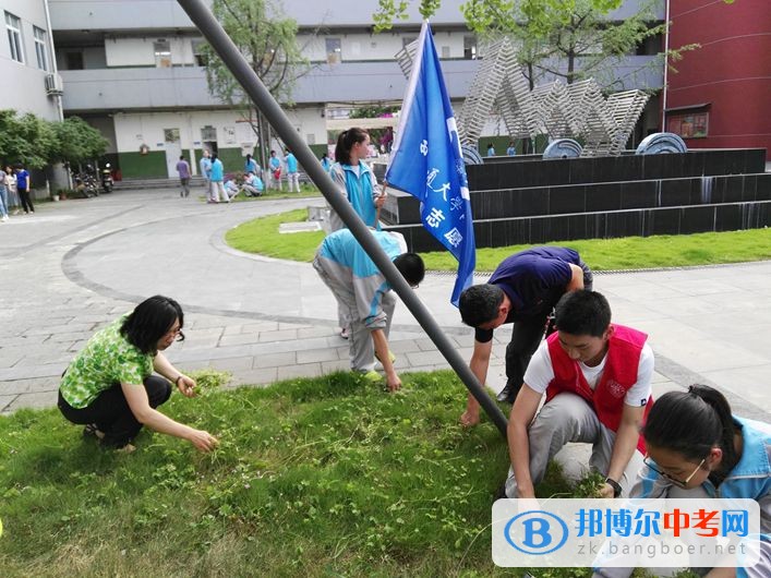 西南交通大學(xué)附屬中學(xué)開展大手牽小手，共建綠色校園