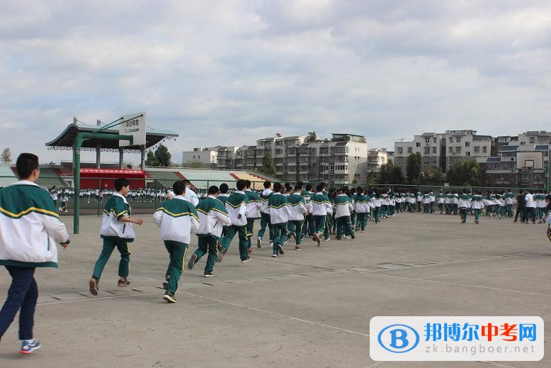 威遠中學舉行消防應急演練及消防教育