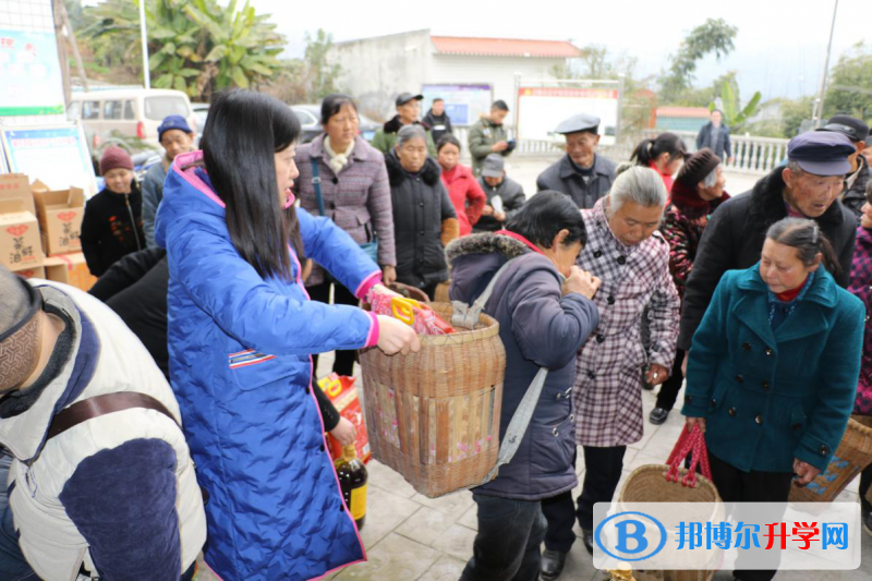 內(nèi)江一中開展新春走基層“送溫暖”活動