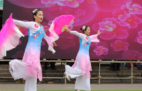 太興鄉(xiāng)山里紅組合表演：《扇舞》