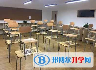  北京新橋外國語高中2023年學費標準